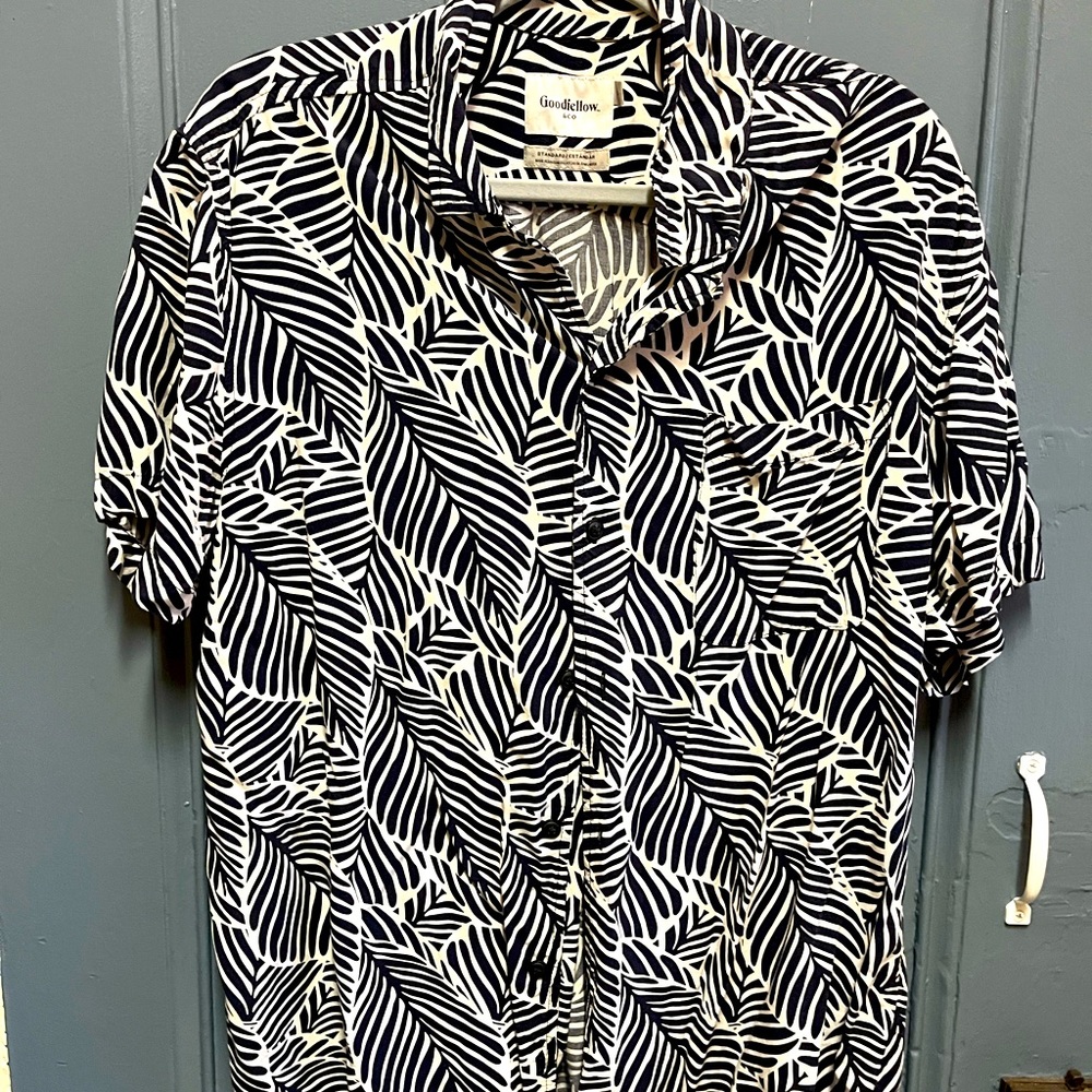 Men’s flowy polyester casual button down